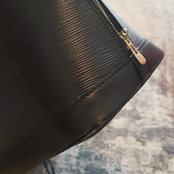 Louis Vuitton epi black alma - Picture 7 of 16